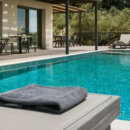Color Villas-new At Trapezaki With Private Pool فيلة *
